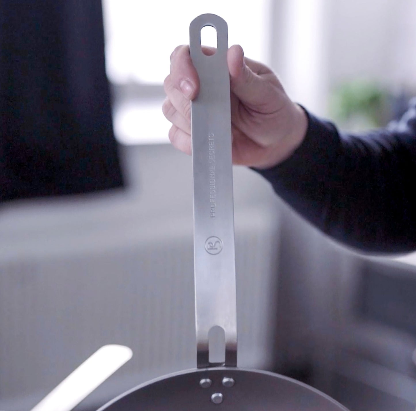 Set of carbon steel frying pans: 4 pieces