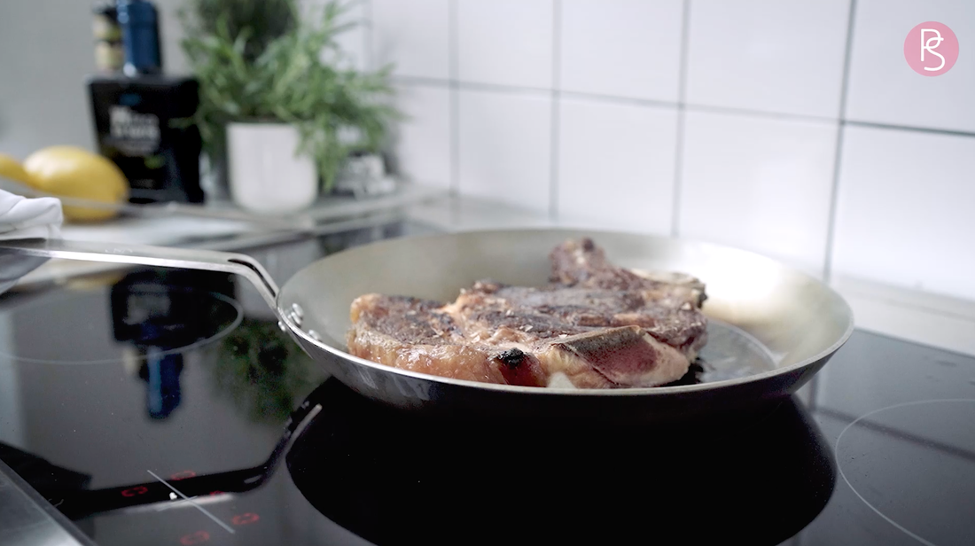 Set of carbon steel pans 24cm & 28cm