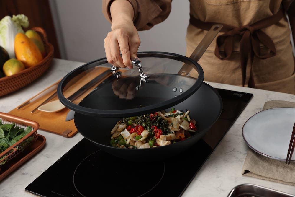 How to use a wok: the secrets of the Chinese saucepan and 5